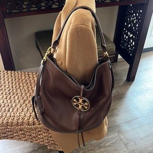 Beautiful Tory Burke hobo bag extremely great condition